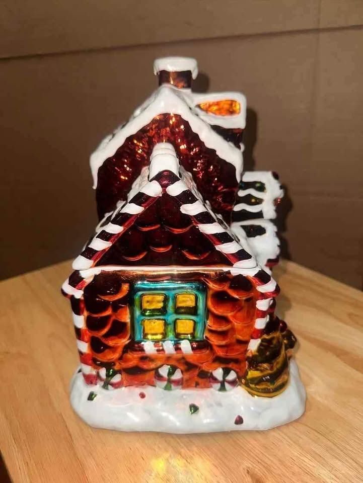 Davids Gingerbread House cookie jar - photo 3