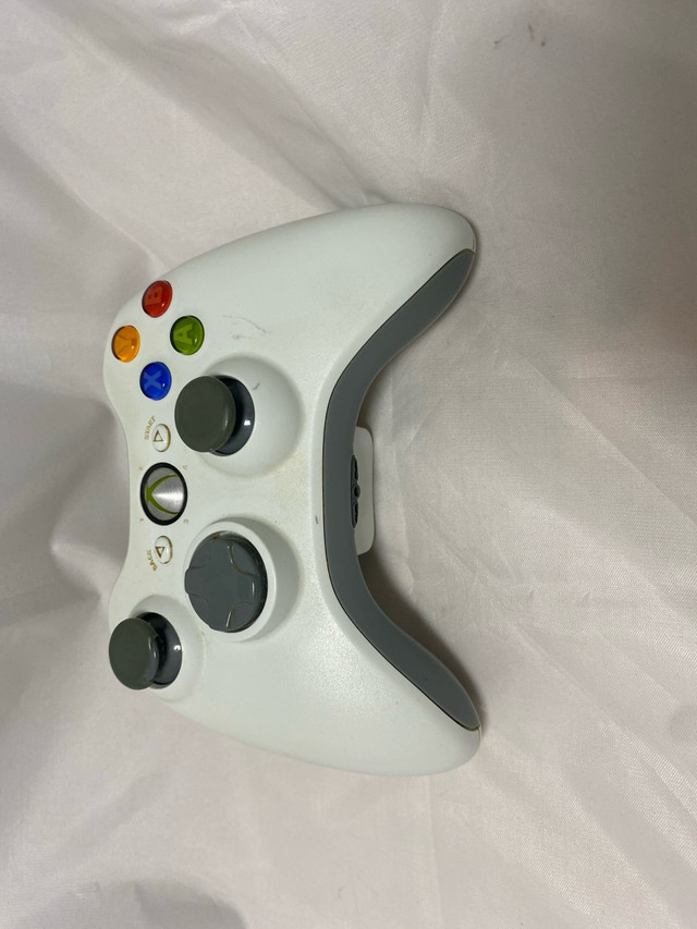 Official Microsoft Xbox 360 White Controller. NO BATTERY COVER