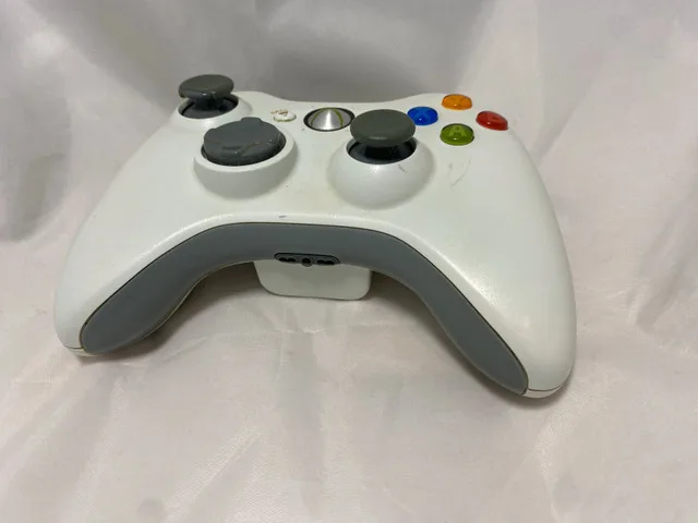 Official Microsoft Xbox 360 White Controller. NO BATTERY COVER image indicator(4)