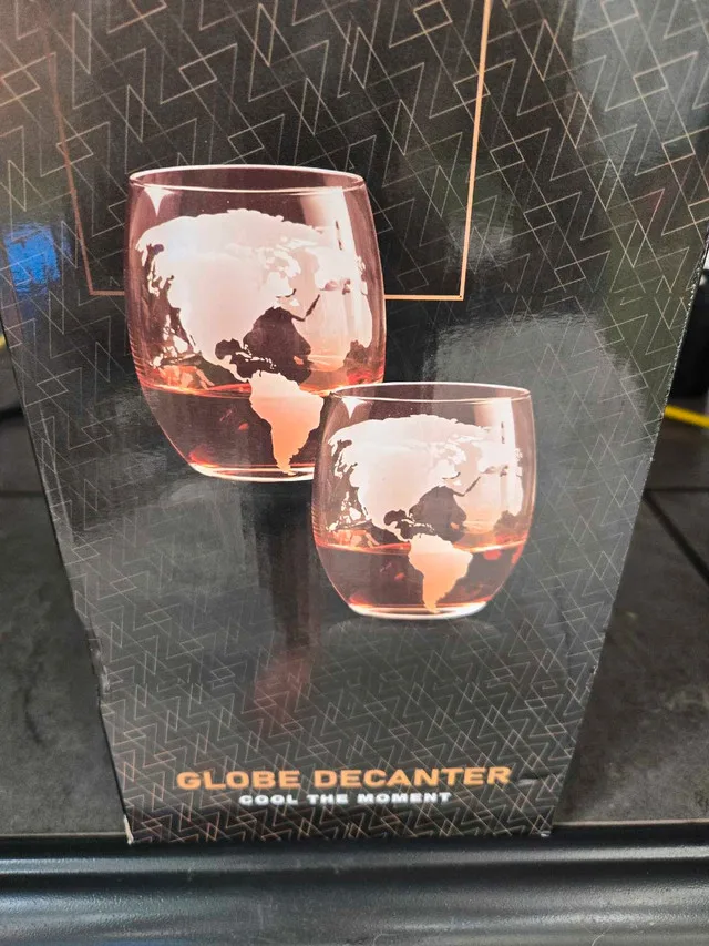 Globe decanter set new in box image indicator(2)