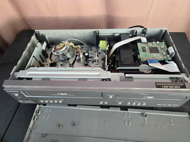 Magnavox DVD/VCR Combo parts/ or repair thumbnail