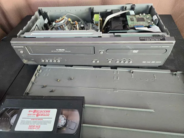 Magnavox DVD/VCR Combo parts/ or repair image indicator(2)