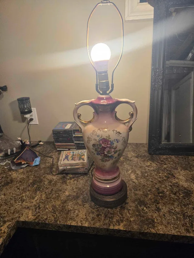 Vintage Lamp thumbnail