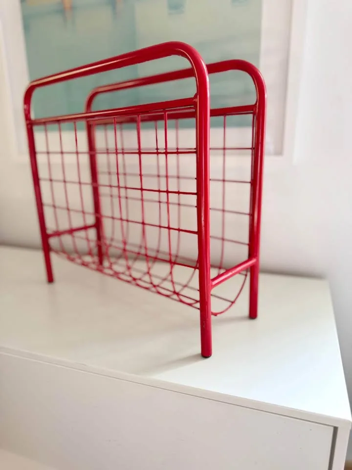Vintagea Red AMISCO Magazine Rack image indicator(2)