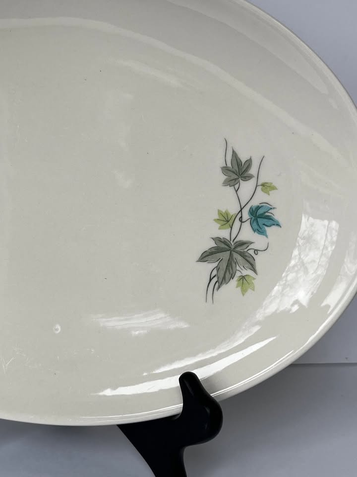 Green leaves hand painted in Japan platter - photo 2