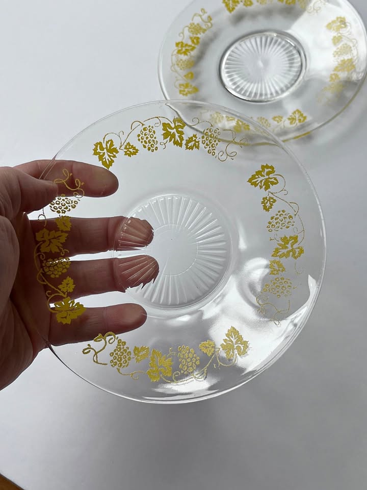 Anchor hocking dessert plates - 2 pc - yellow, vineyard pattern