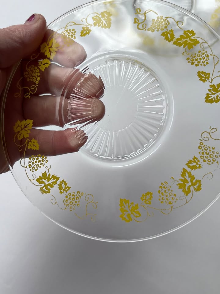 Anchor hocking dessert plates - 2 pc - yellow, vineyard pattern - photo 4
