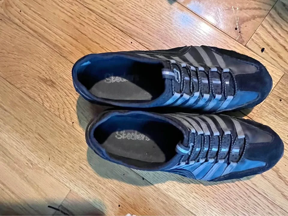 Skechers women’s shoes like new sz 7.5 thumbnail