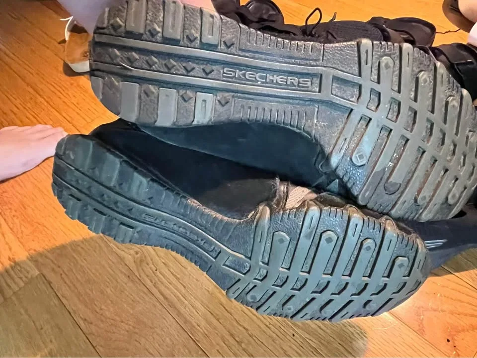 Skechers women’s shoes like new sz 7.5 image indicator(2)