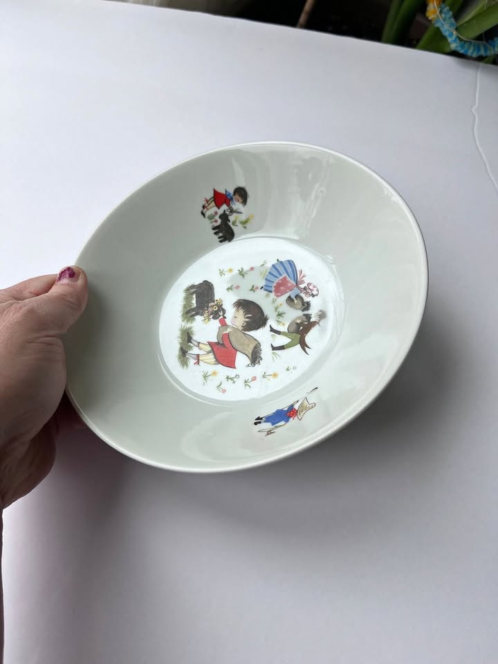 Unique pars china fantasy bowl - mint condition