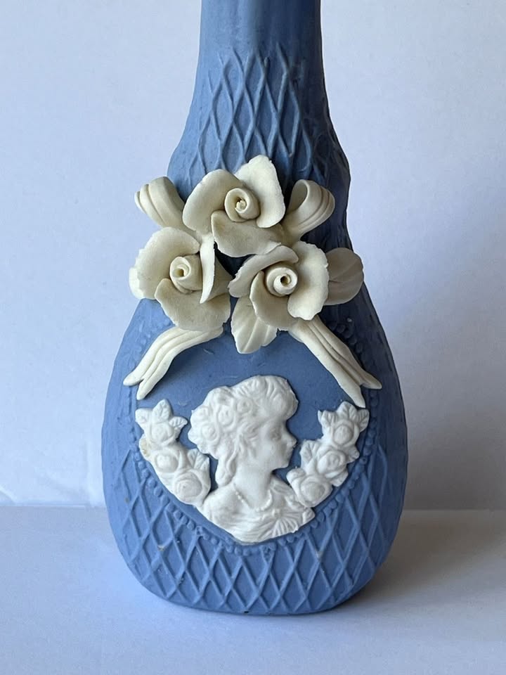 Wedgwood Blue Vase - Floral & Basket Weave - Cello Shape - photo 2