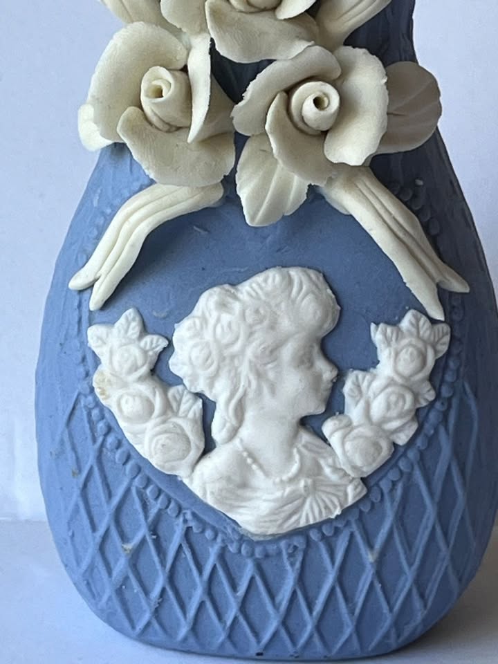 Wedgwood Blue Vase - Floral & Basket Weave - Cello Shape - photo 3