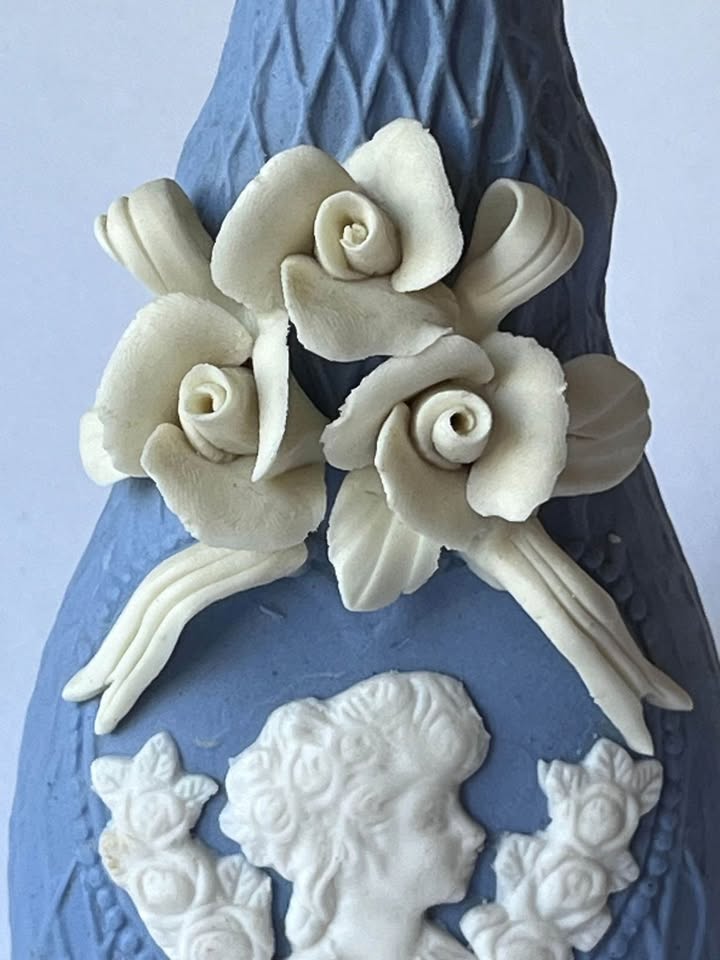 Wedgwood Blue Vase - Floral & Basket Weave - Cello Shape - photo 4