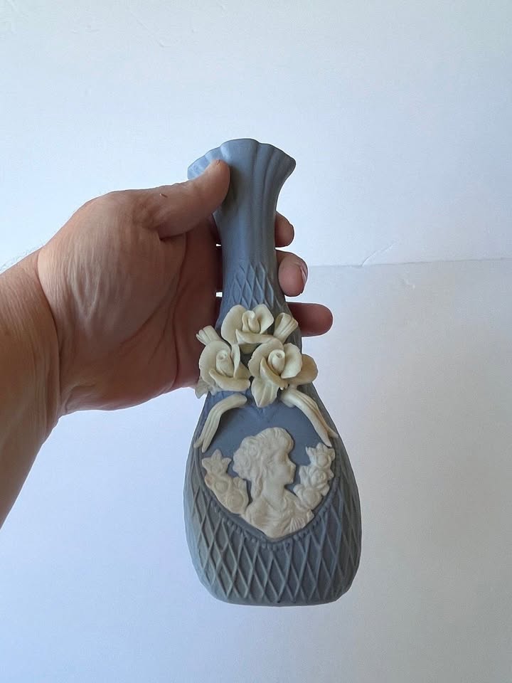 Wedgwood Blue Vase - Floral & Basket Weave - Cello Shape - photo 5
