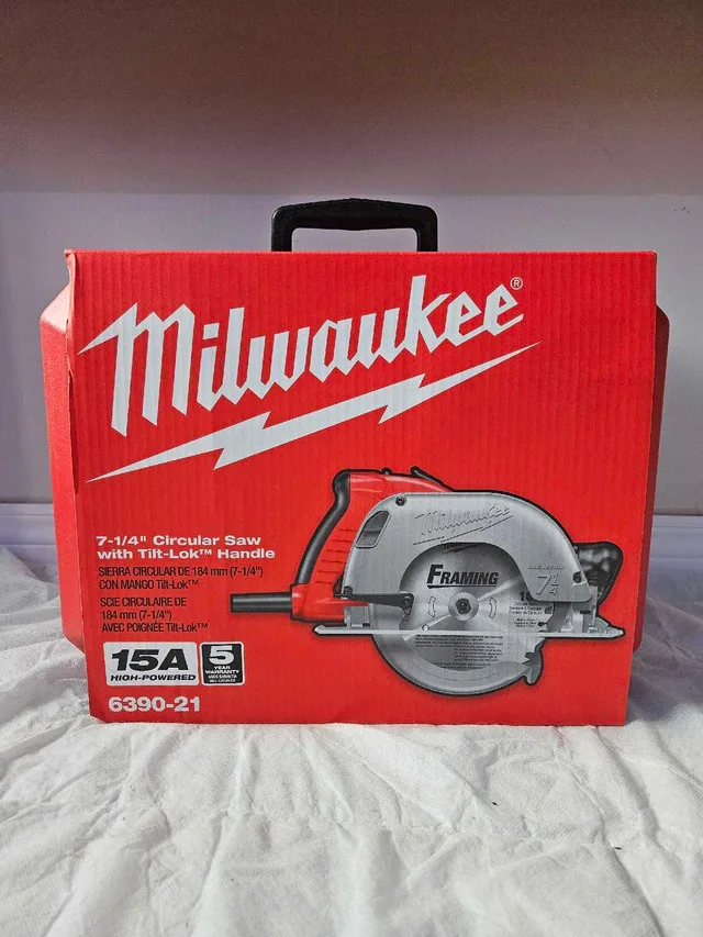 Milwaukee Circular Saw thumbnail