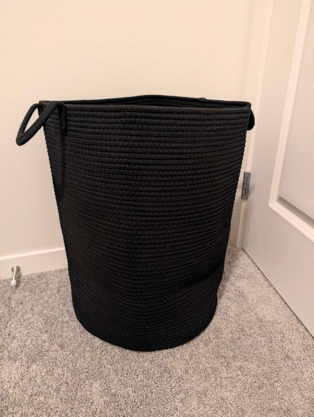 Rope basket hamper