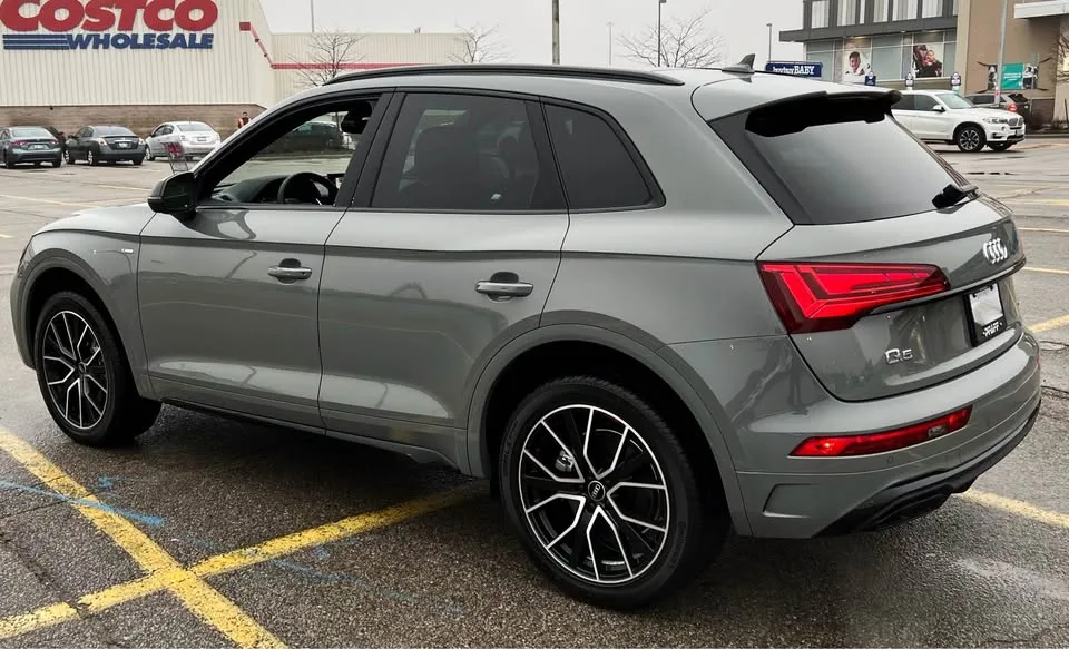 2022 Audi Q5 Tecknik S line Black - Quantum Grey image indicator(2)