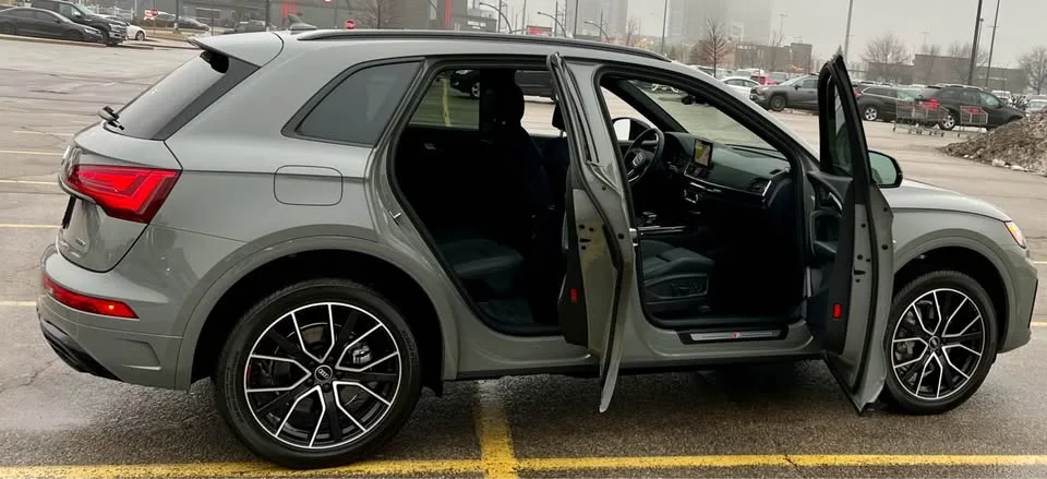 2022 Audi Q5 Tecknik S line Black - Quantum Grey image indicator(6)