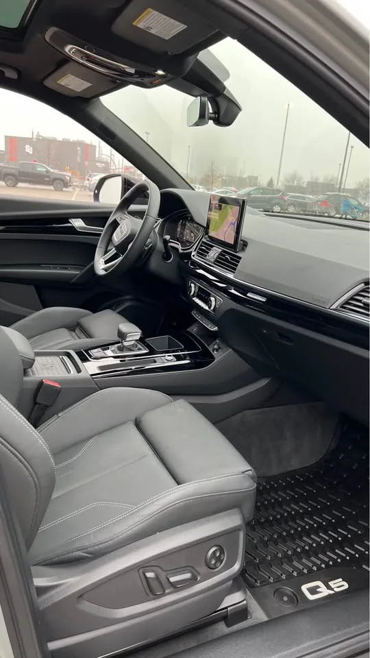 2022 Audi Q5 Tecknik S line Black - Quantum Grey image indicator(7)