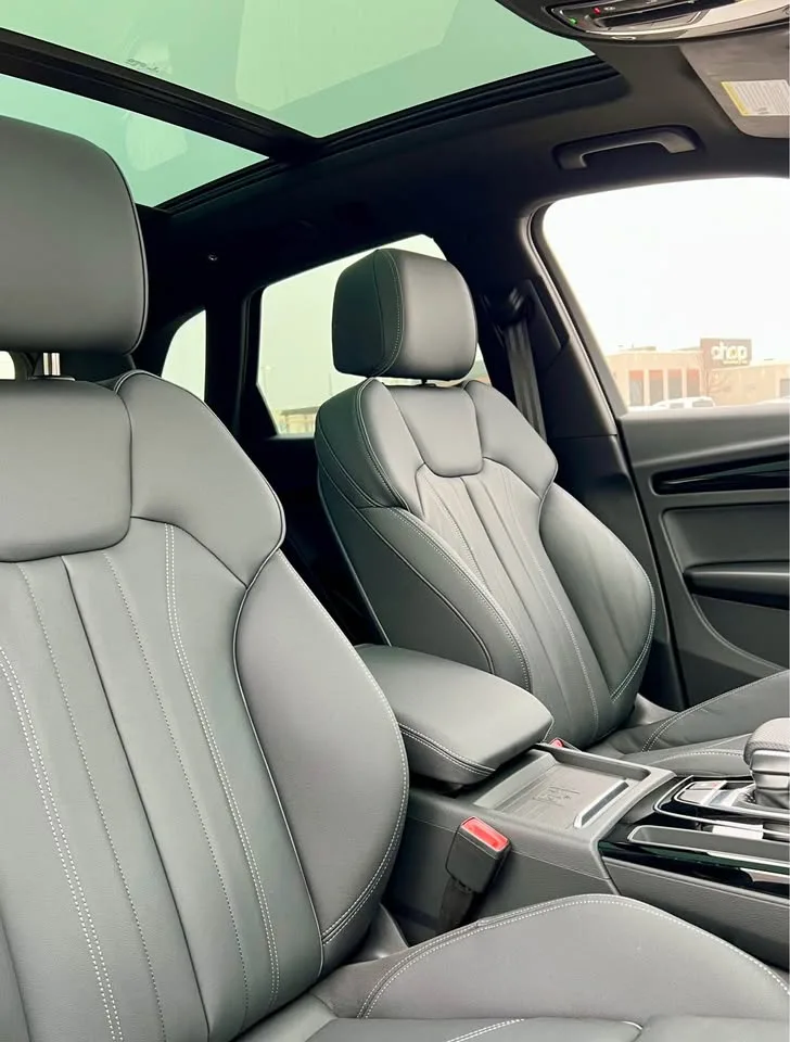 2022 Audi Q5 Tecknik S line Black - Quantum Grey image indicator(8)