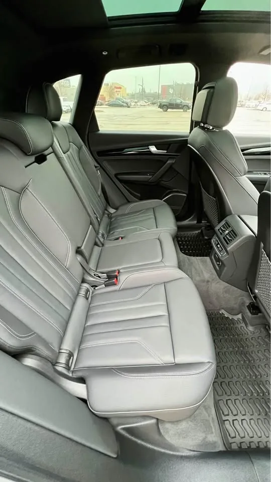 2022 Audi Q5 Tecknik S line Black - Quantum Grey image indicator(9)