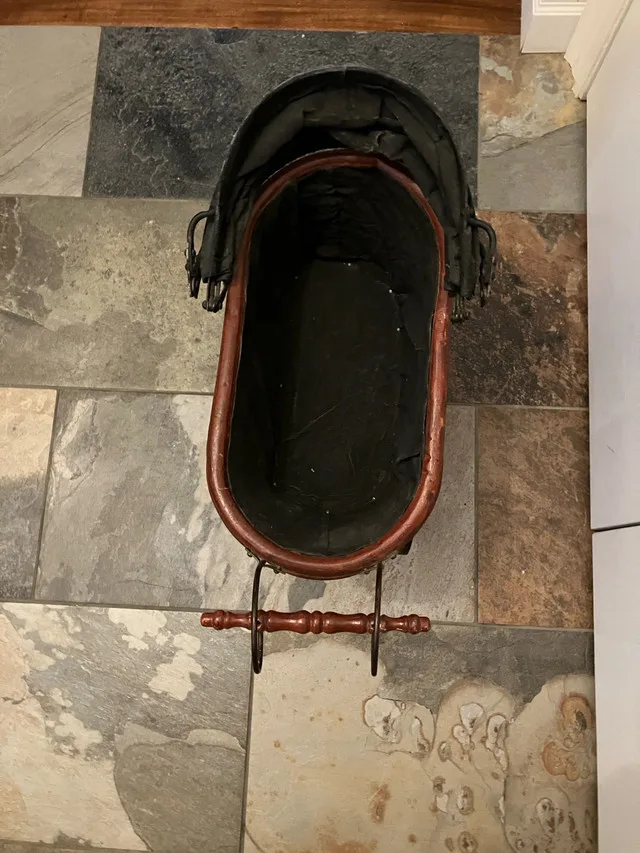 Antique doll carriage image indicator(4)