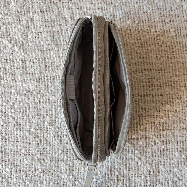 TomToc Electronic Organizer Travel Case (perfect condition) image indicator(2)