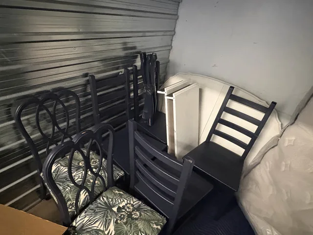 Extendable dining table thumbnail