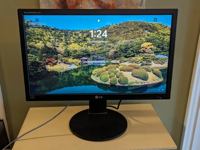 LG Flatron IPS231P 23in w/cables image indicator(6)