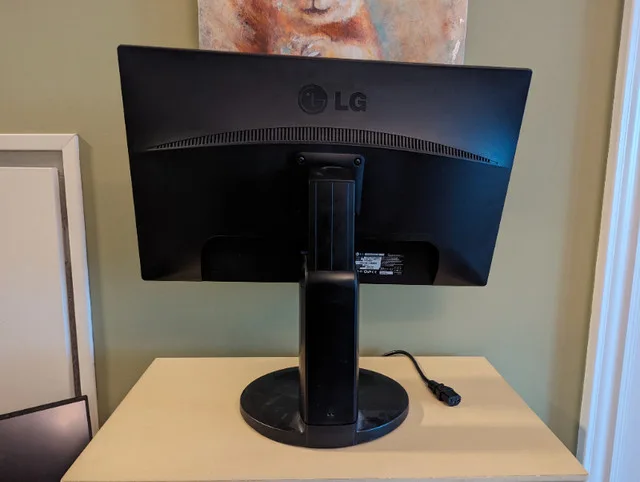 LG Flatron IPS231P 23in w/cables image indicator(10)