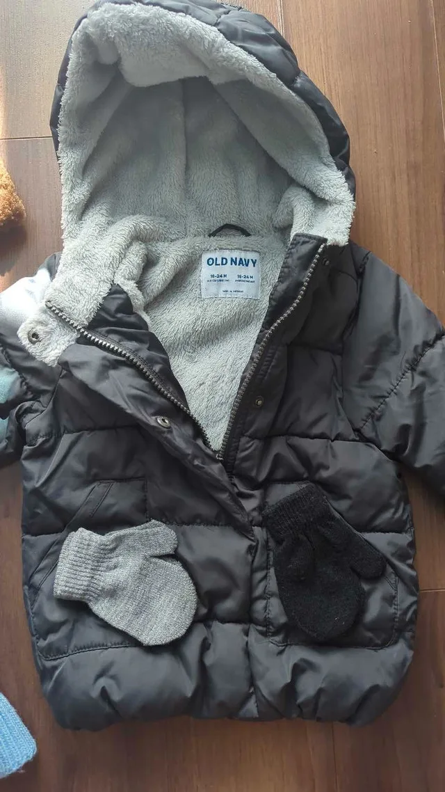 Old Navy Winter Set 18-24M image indicator(2)
