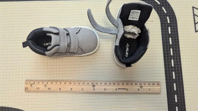 Carter's kids Shoes size 5 thumbnail