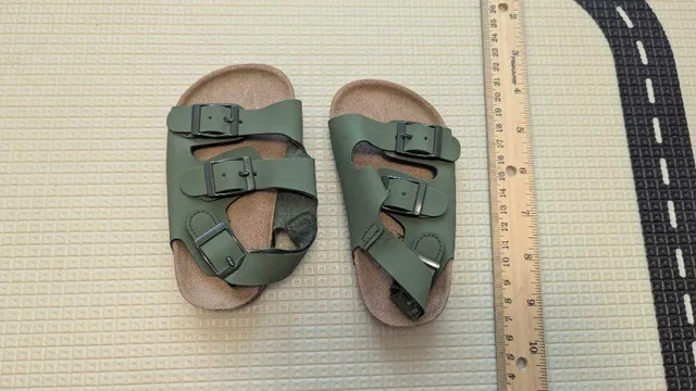 Old Navy Sandals size 5 image indicator(2)