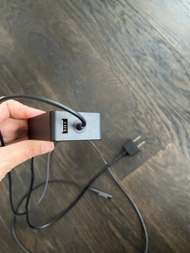 Microsoft Surface 65W Power Supply image indicator(3)