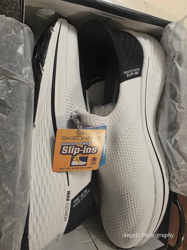 Sketchers slip ins woman's size 8.5 image indicator(2)