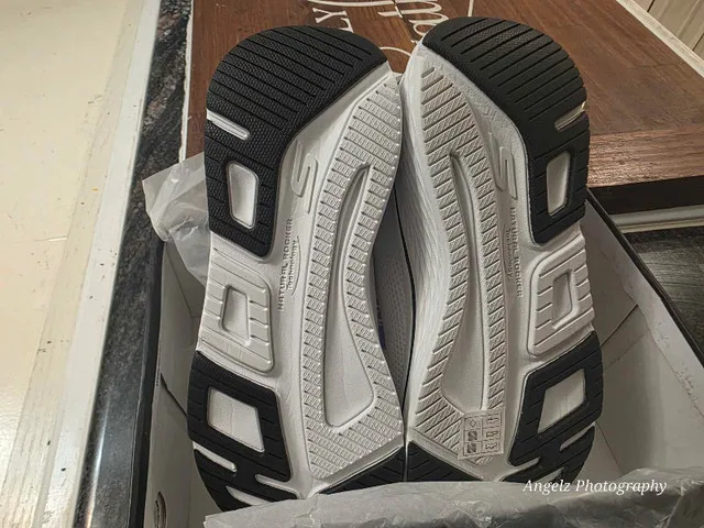 Sketchers slip ins woman's size 8.5 image indicator(4)