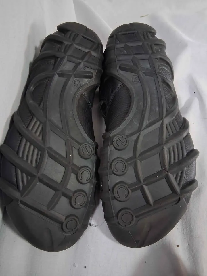 Size 38 Ecco sandals image indicator(2)