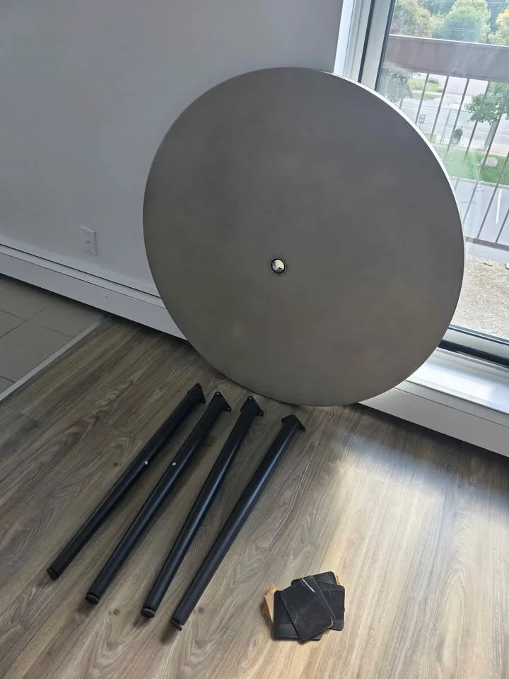 New Round Patio Dining Table with Umbrella Hole image indicator(4)