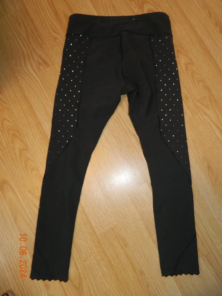 LULULEMON TIGHT STUFF TIGHT *REFLECTIVE..size 6..VGUC-EUC image indicator(2)
