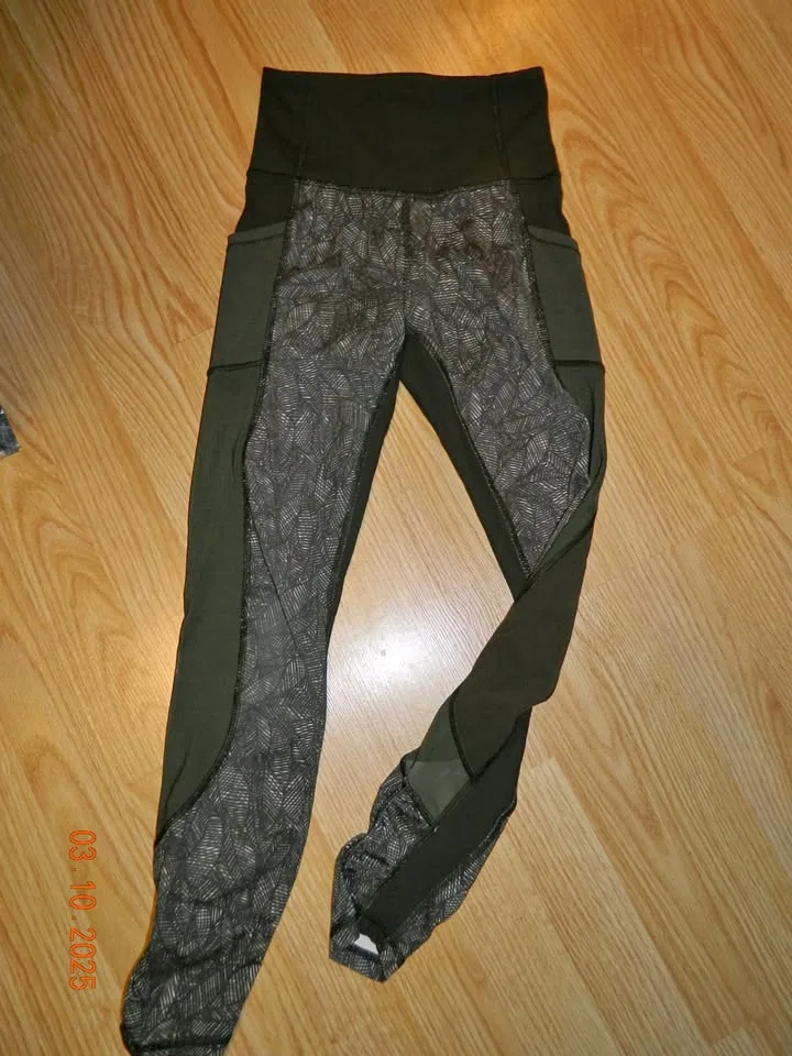 LULULEMON HI TIMES PANT(luxtreme, mesh) size 2...EUC thumbnail