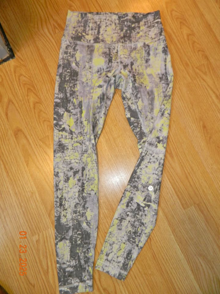 LULULEMON WUNDER TRAIN HI RISE TIGHT 28"..size 8...LIKE NEW