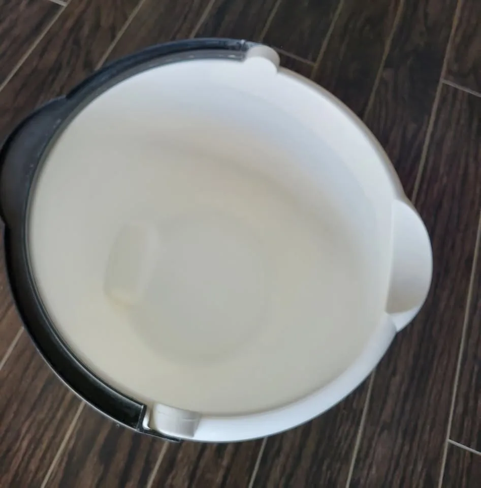 White Plastic Multipurpose Bucket - 10L Capacity image indicator(2)