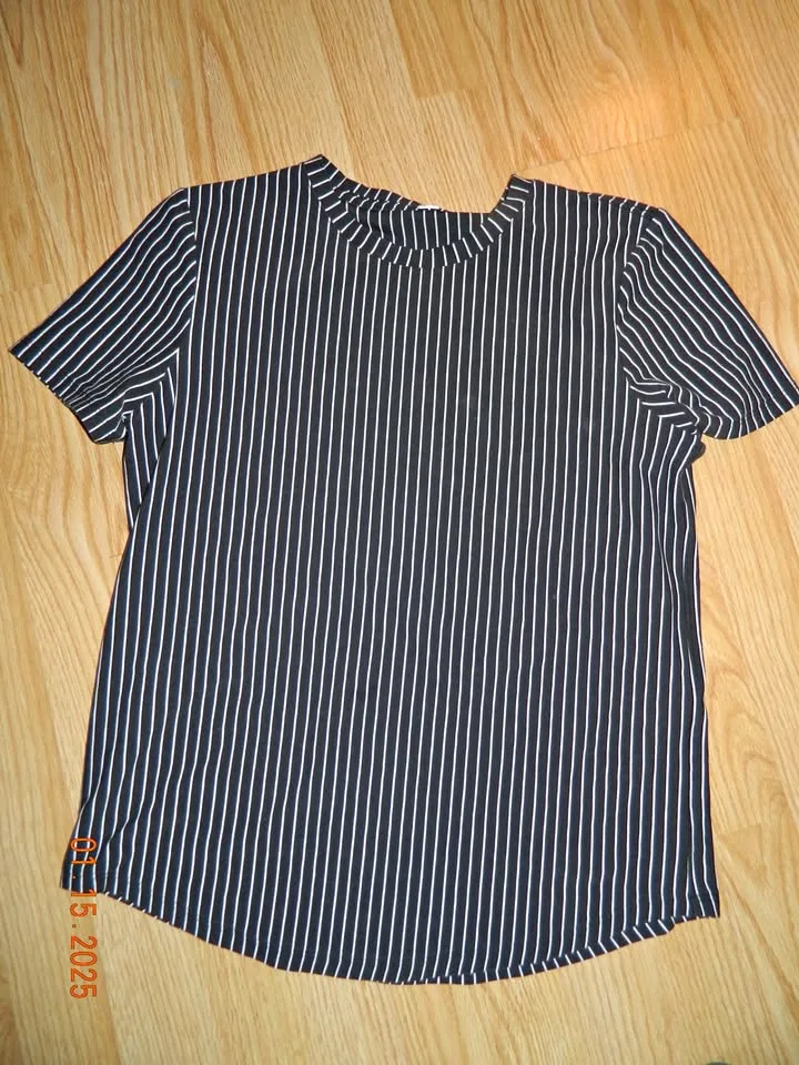 LULULEMON LOVE TEE CREW curved hem..size 6...LIKE NEW thumbnail