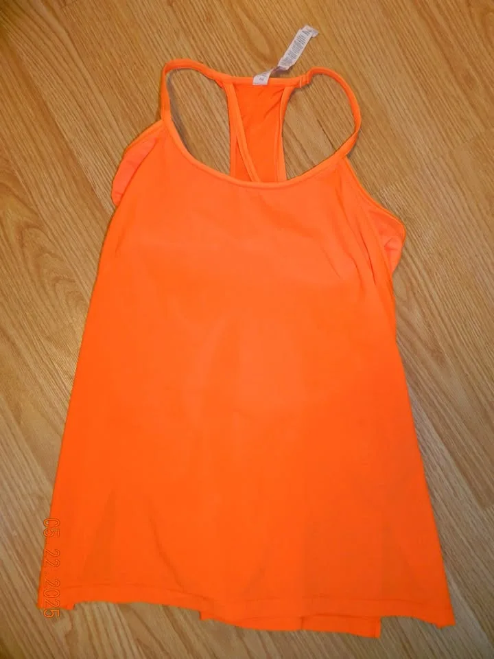 LULULEMON AMPED TANK size 6...EUC thumbnail