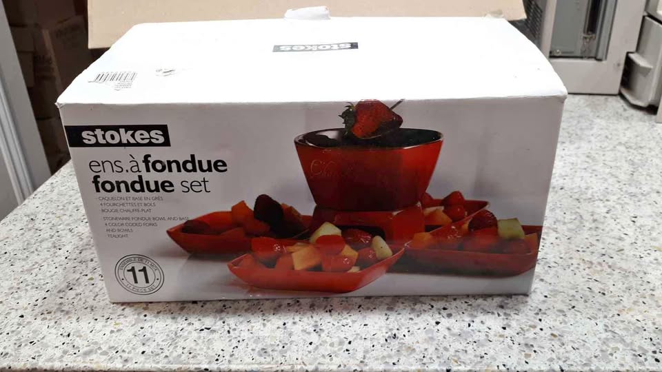 Stokes fondue set