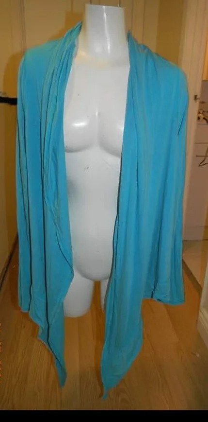 LULULEMON OASIS WRAP..size 4(rip tag)...GUC-VGUC image indicator(2)