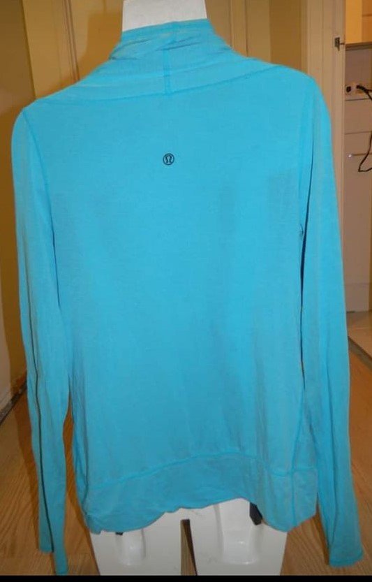 LULULEMON OASIS WRAP..size 4(rip tag)...GUC-VGUC - photo 3