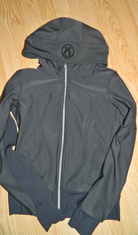 LULULEMON SOFTSHELL UBA SCUBA...size 4 EUC