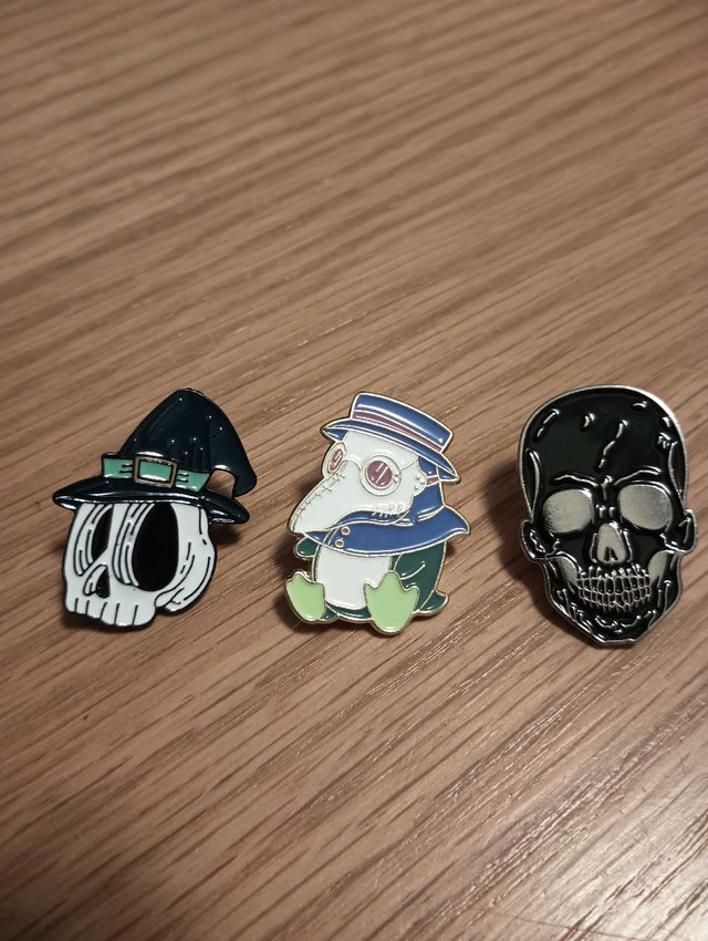 Skull Pins