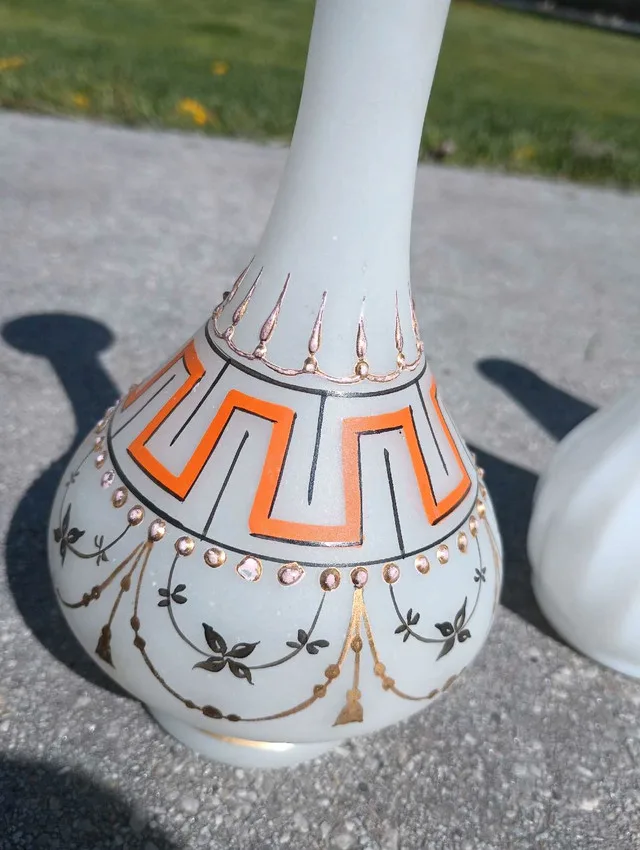 White Vase Bundle image indicator(4)